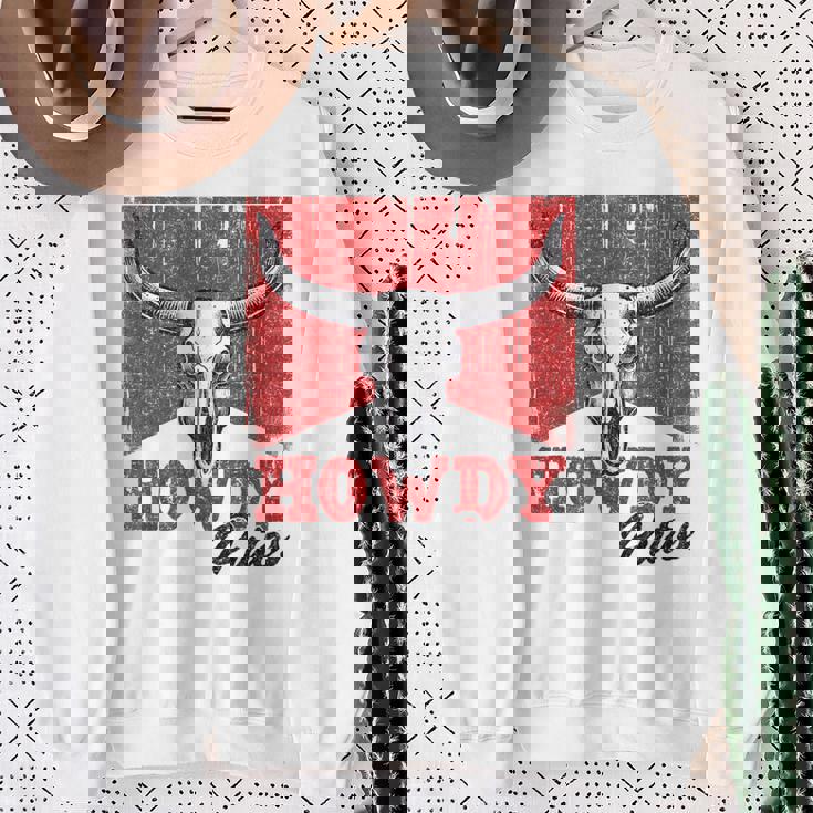 Howdy Putos Cool Retro Western Cowboy Vintage Sayings Sweatshirt Gifts for Old Women