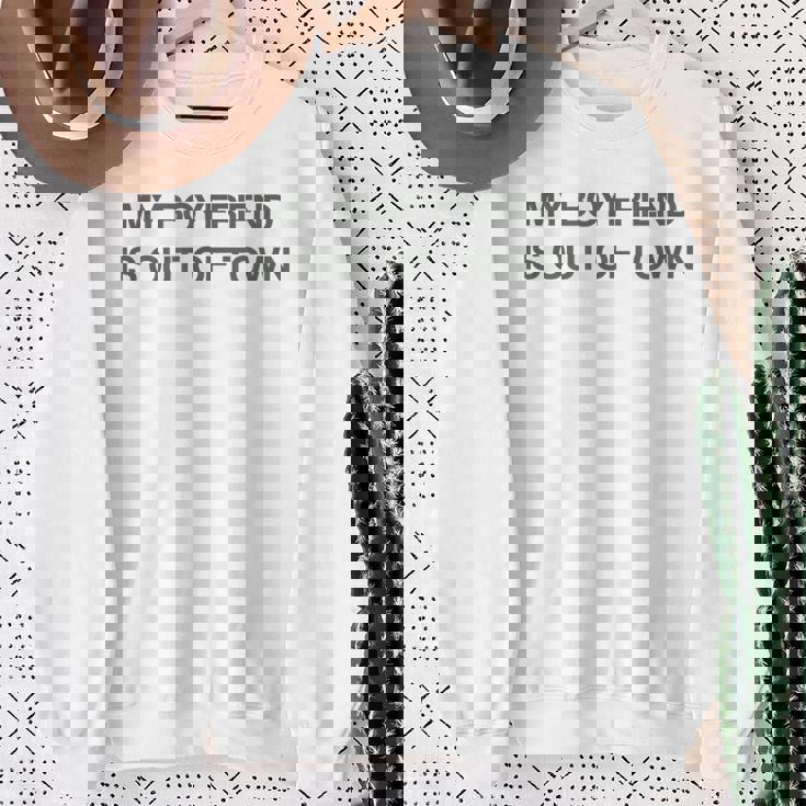 My Boyfriend Is Out Of Town スウェットシャツ 年配の女性への贈り物