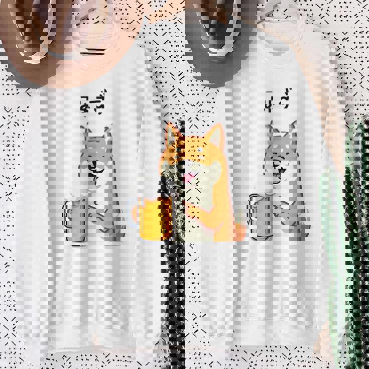 【みず】 柴犬 ビール 酒 生ビール 水 酒好き飲酒 おもしろ 面白い ネタ ウケ狙い お酒 スウェットシャツ 年配の女性への贈り物