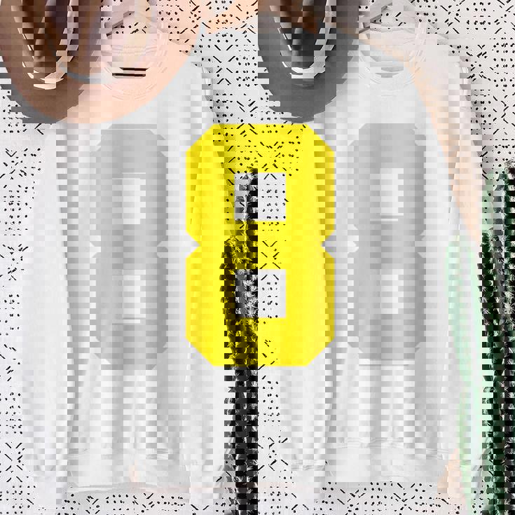 イエローナンバー8 背面 スポーツチームジャージ番号 スウェットシャツ 年配の女性への贈り物