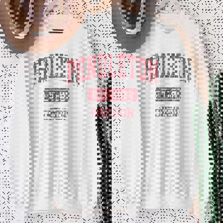 オレゴン州ペンドルトンビンテージスポーツデザインレッドデザイン スウェットシャツ 年配の女性への贈り物