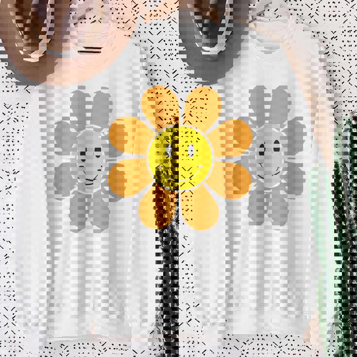 オレンジ70年代レトロファンキーフラワー、イエロースマイルフェイス スウェットシャツ 年配の女性への贈り物