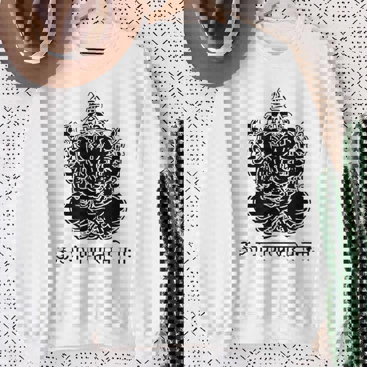 ガネーシュtシャツ サンスクリット語 ガネーシャマントラ スウェットシャツ 年配の女性への贈り物