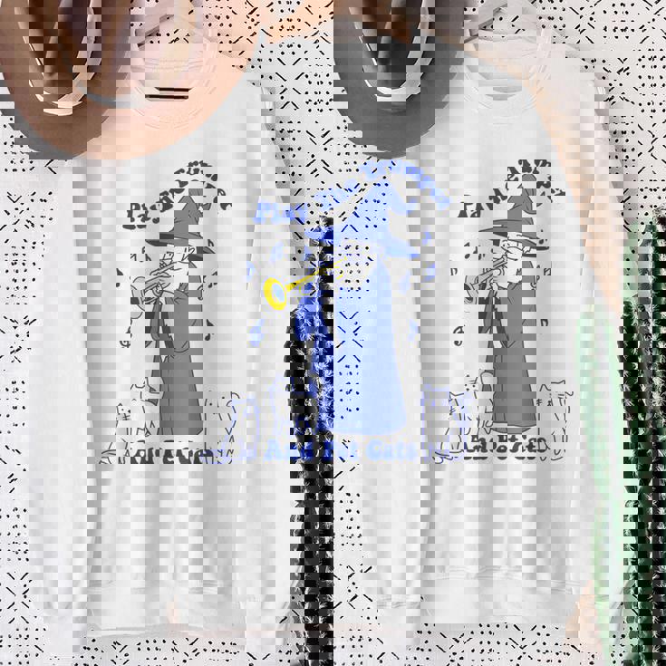 トランペットとペットの猫を弾く スウェットシャツ 年配の女性への贈り物