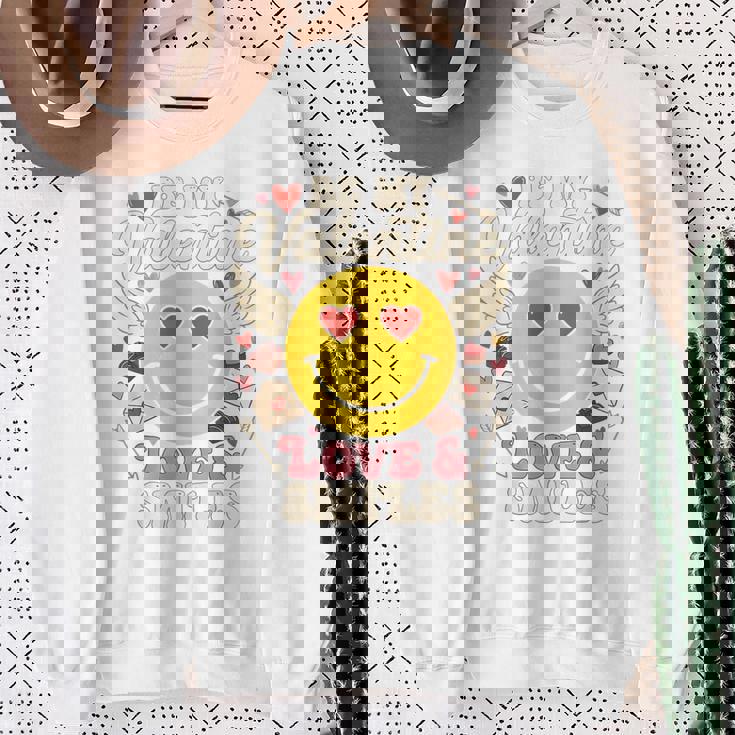 バレンタイン スマイルフェイス ハート 翼 かわいい 愛 チョコレート スウェットシャツ 年配の女性への贈り物