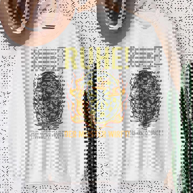 メンズ マスタースローダーツとダーツプレーヤーのバックプリント残り スウェットシャツ 年配の女性への贈り物