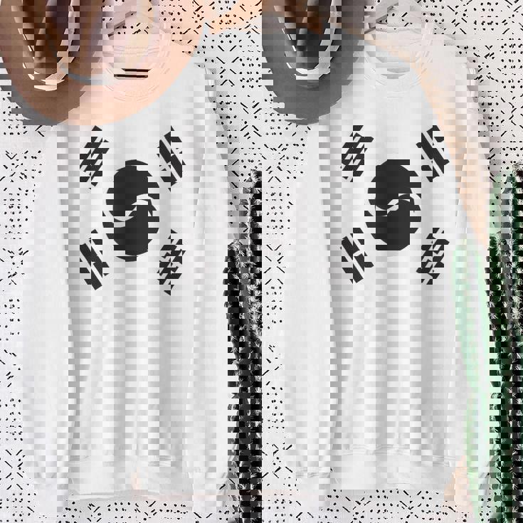 大韓民国 様式化された韓国国旗 ブラック スウェットシャツ 年配の女性への贈り物