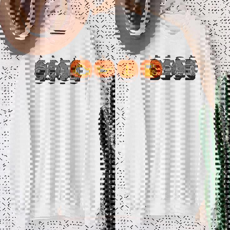 車の警告灯 面白いメカニック ハロウィン パンプキン オレンジ スウェットシャツ 年配の女性への贈り物