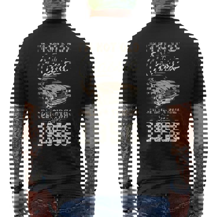 1956年生まれのクラシックカー 70歳の誕生日 メンズTシャツ バックプリント