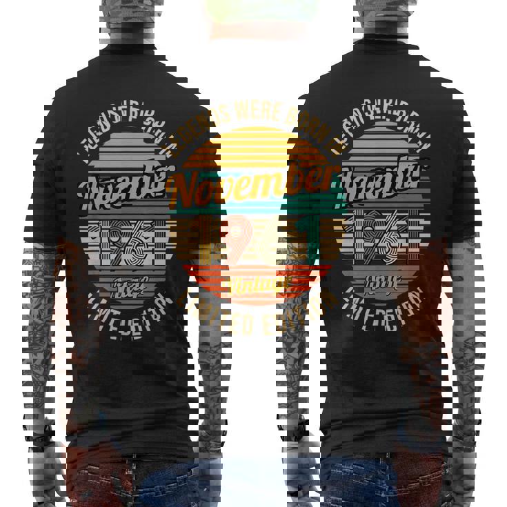 1961年11月生まれのレジェンドたち 62歳の誕生日 メンズTシャツ バックプリント
