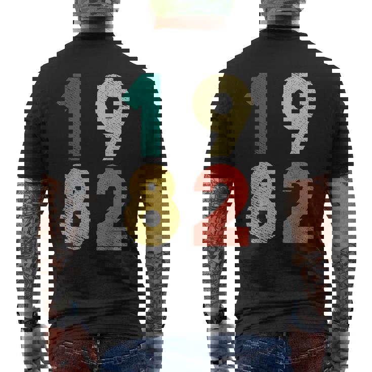 1982 デザイン レトロバースデーヴィンテージ 1982 メンズTシャツ バックプリント