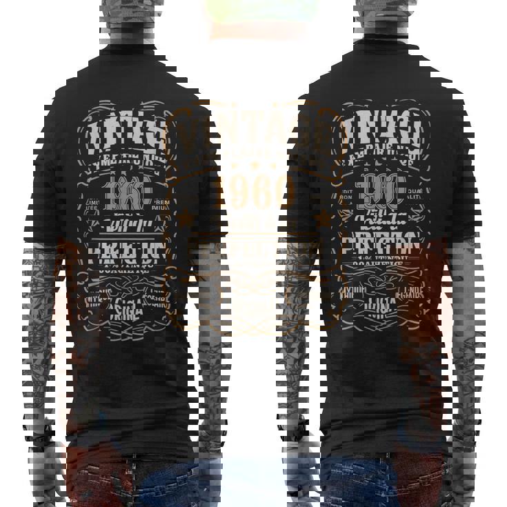 65 Ans Homme 1960 Anniversaire65 Ans Homme 1960 T-shirt imprimé au dos