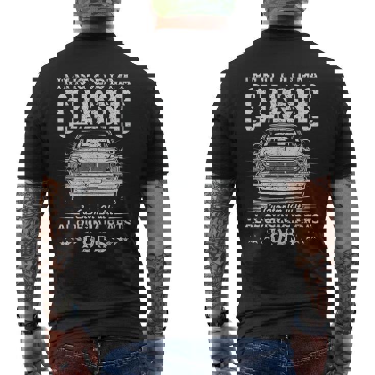 81 歳のギフト ヴィンテージ クラシック カー 1945 81 歳の誕生日 メンズTシャツ バックプリント