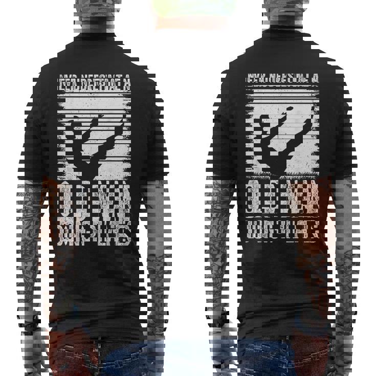 Neous-Estimez Jamais Unieil Homme Qui Fait Du Pilates T-shirt imprimé au dos