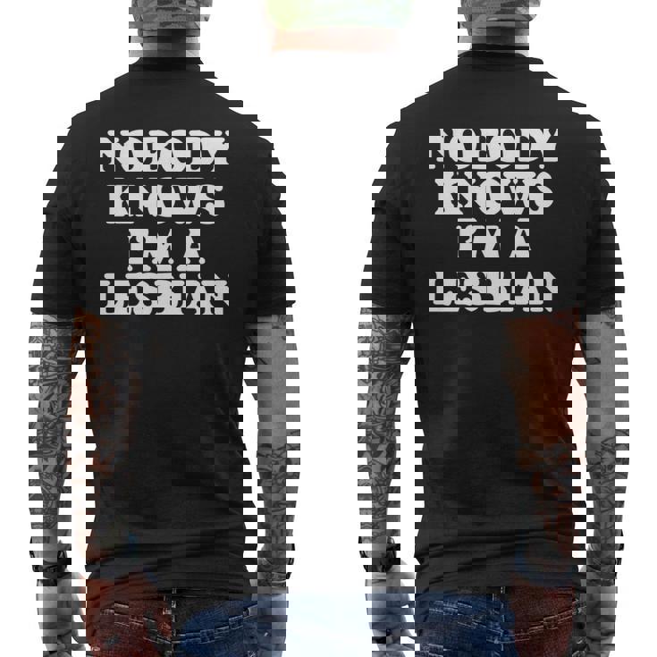 Nobody Knows I'm A Lesbian Gay Lgbtq ユーモア プライド 月 長袖tシャツ メンズTシャツ バックプリント