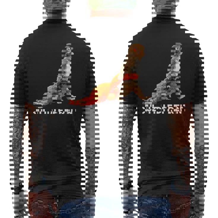 Punch The Monkey Built Different 3 ホワイトテキスト メンズTシャツ バックプリント