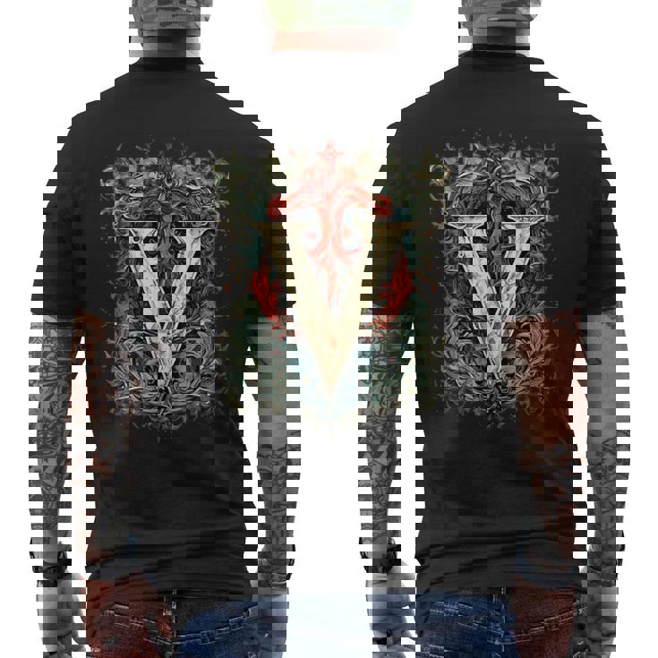 V文字 アルファベット ヴィンテージ モノグラム イニシャル 名前 メンズTシャツ バックプリント