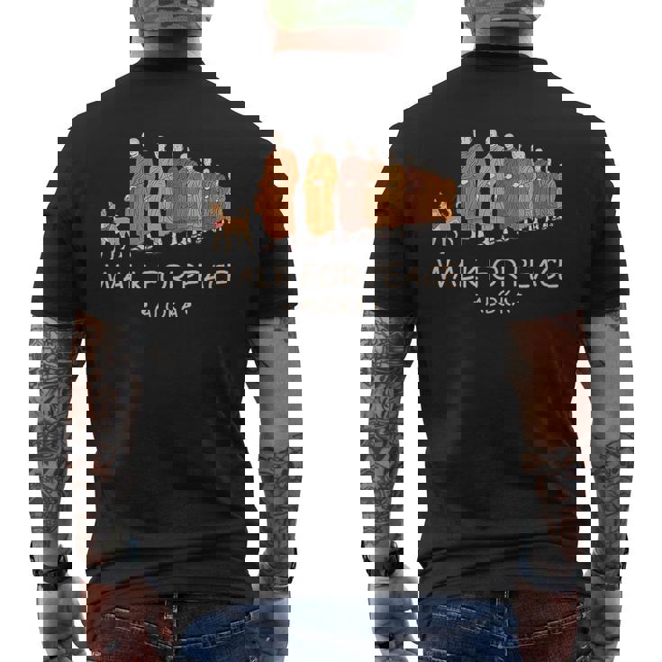 Walk For Peace Monks With Aloka Dog メンズTシャツ バックプリント