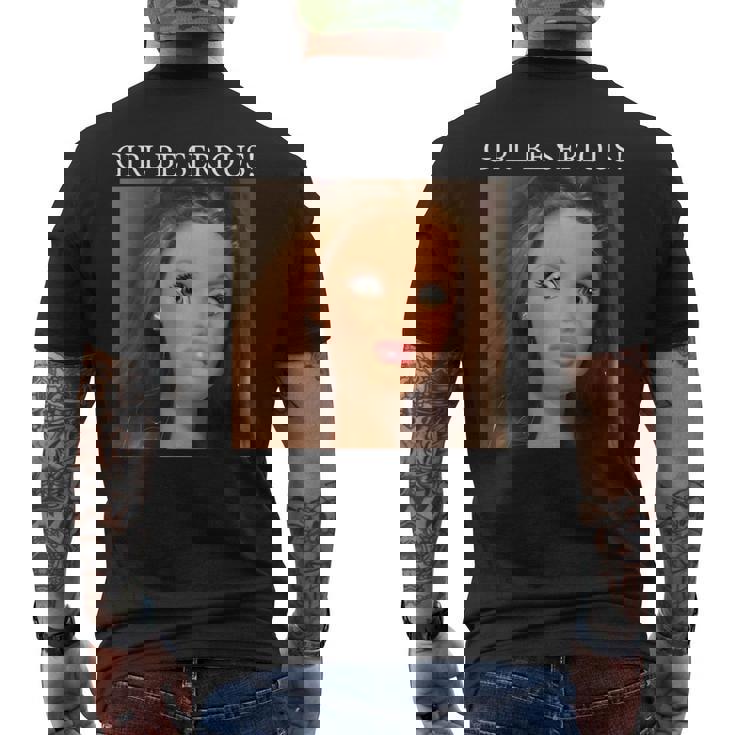 おもしろいドールフェイスミームガール本気で メンズTシャツ バックプリント