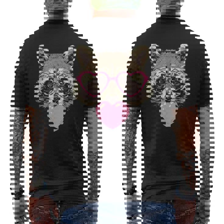 かわいいアライグマが吹くピンクのバレンタイン ハート バブルガム メンズTシャツ バックプリント