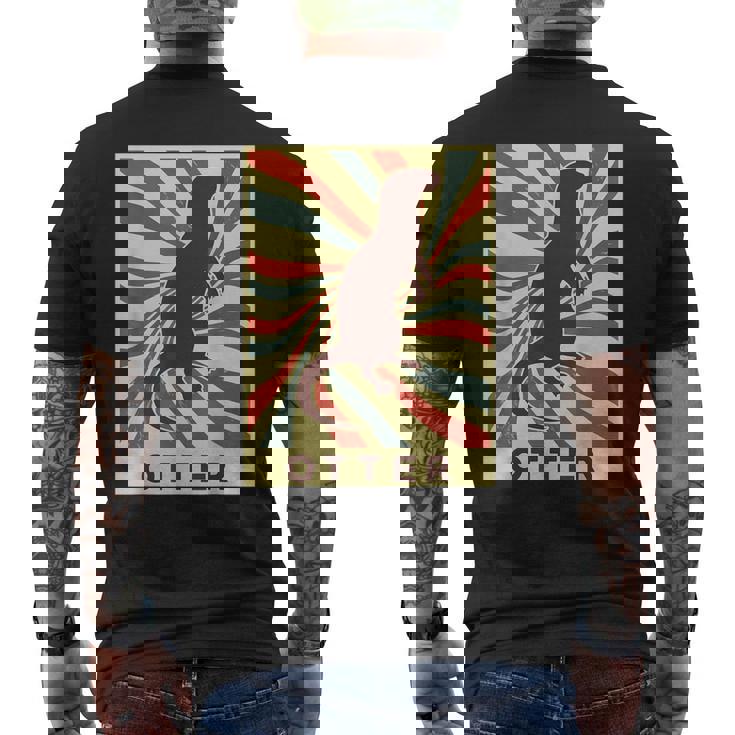 カワウソ 動物 レトロ ヴィンテージ カワウソ メンズTシャツ バックプリント