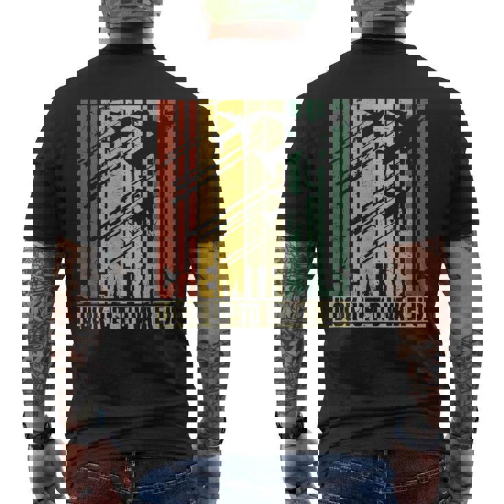 ケムトレイルは目を覚ますために見上げる メンズTシャツ バックプリント