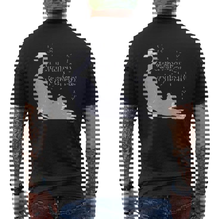 ストレッチは大事！ 猫 ネコ 愛猫 伸び 柔軟 ハチワレ 靴下猫 シンプル かわいい 癒やし メンズ レディース キッズ メンズTシャツ バックプリント