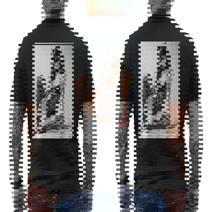 セクシーガールグラフィックtシャツ-猫マスクv2のセクシーなピンナップガール メンズTシャツ バックプリント