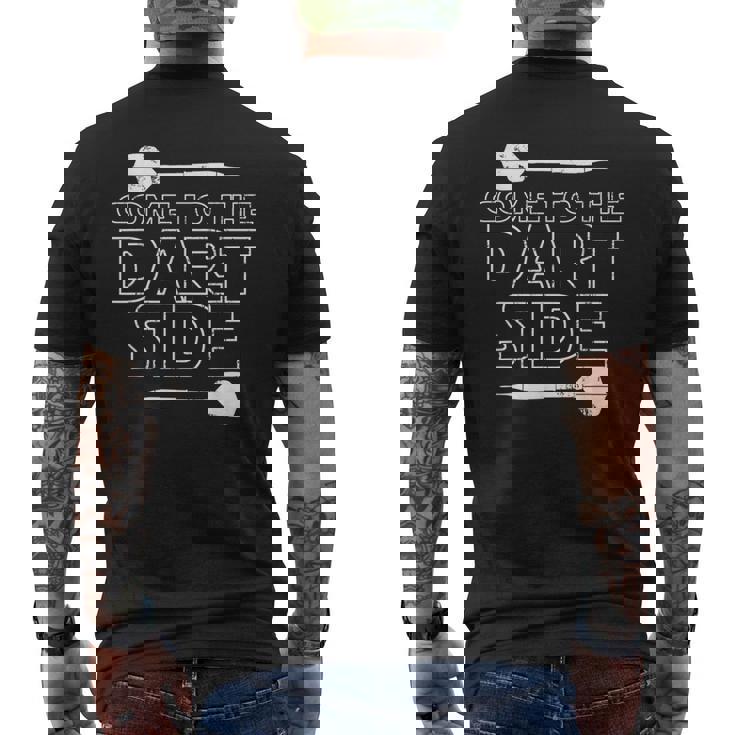 メンズ ダーツボード ダーツボード 面白いことわざダーツスポーツ メンズTシャツ バックプリント