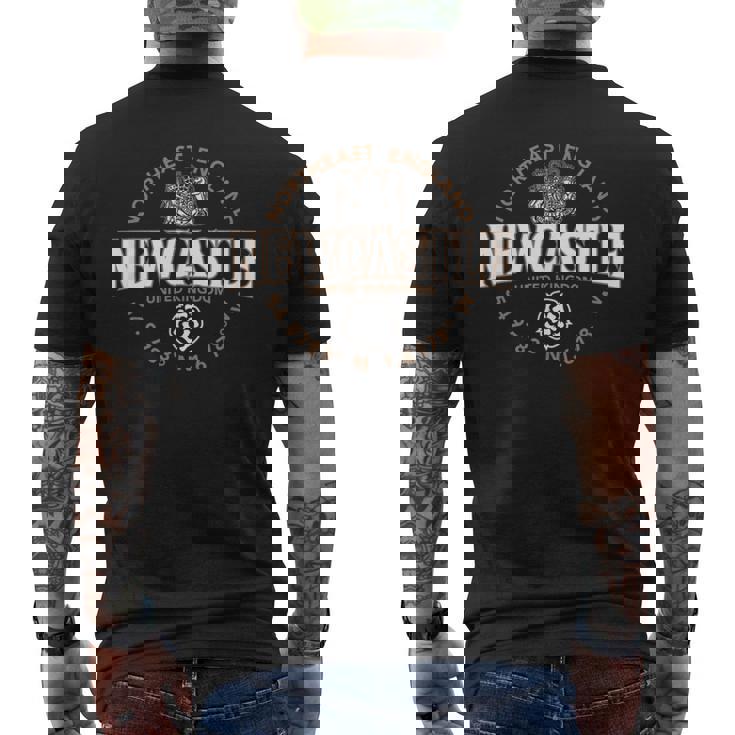 ニューカッスル北東部イングランド座標ラベル 2C メンズTシャツ バックプリント