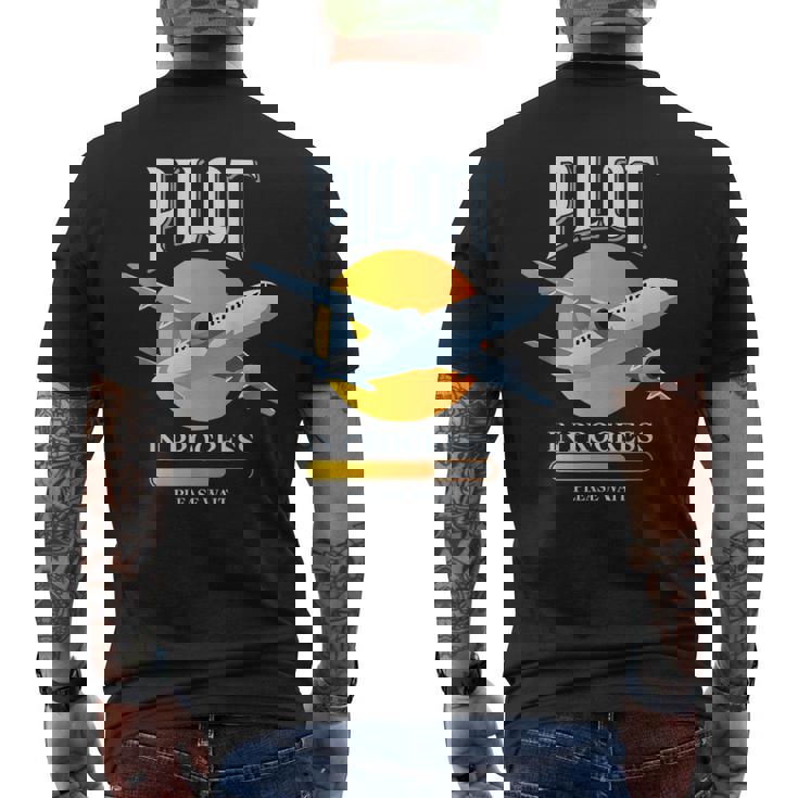 パイロット・イン・プログレス飛行機航空学校飛行機 メンズTシャツ バックプリント