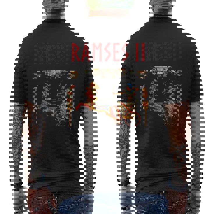 ファラオ・ラムセス2世 戦車 古代エジプト メンズTシャツ バックプリント