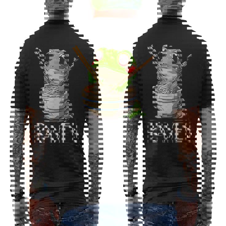 ラーメンを食べるカエルの麺 カワイイ 美的 日本アニメ メンズTシャツ バックプリント