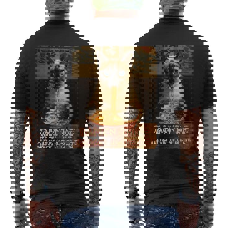 ラーメン猫 シャム猫 ラーメンを食べるラーメン泥棒 グランジ メンズTシャツ バックプリント