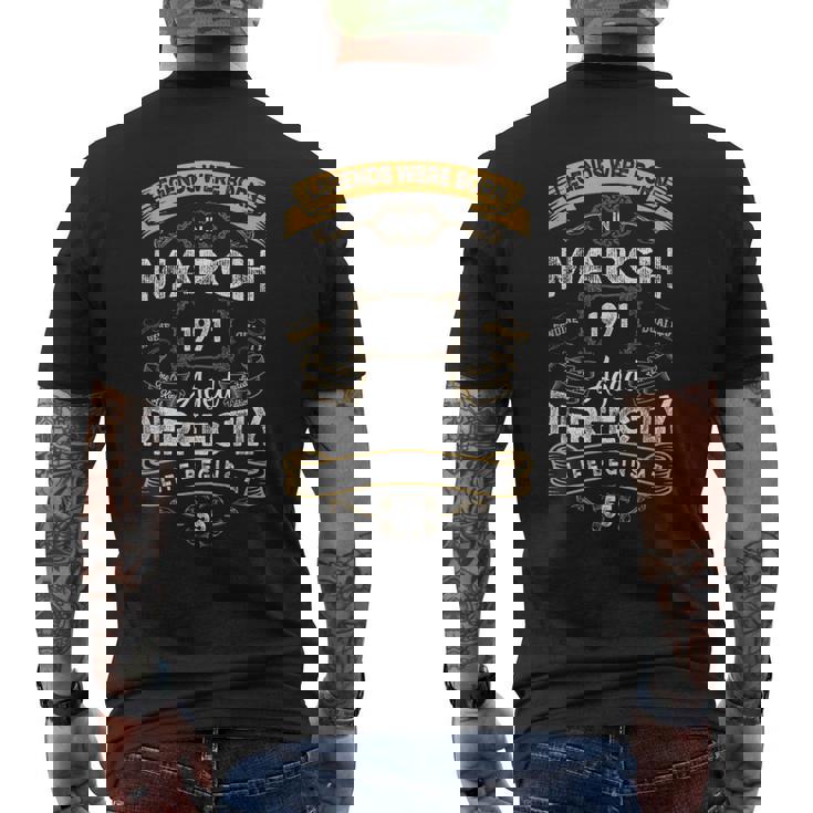 レトロな55歳の誕生日の伝説は1971年3月に誕生しました。 メンズTシャツ バックプリント