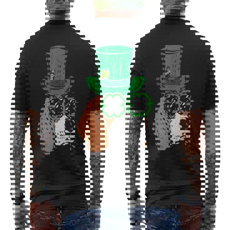 レプラコーン ビーグル シャムロックグラス セントパトリックスデー 犬の贈り物 メンズTシャツ バックプリント