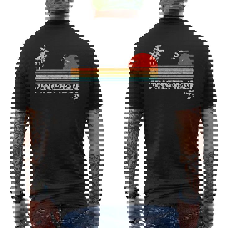 ヴィンテージ ベニス ビーチ カリフォルニア レトロ サンセット サーフィン 70年代のギフト メンズTシャツ バックプリント