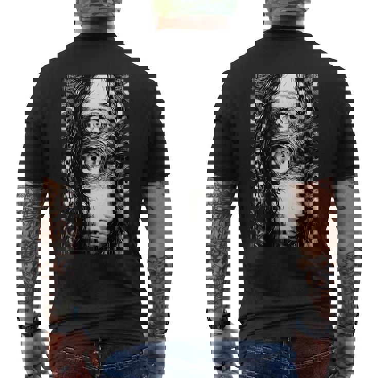 不気味な漫画 少女 怖い目 ホラー ハロウィン 恐ろしい メンズTシャツ バックプリント