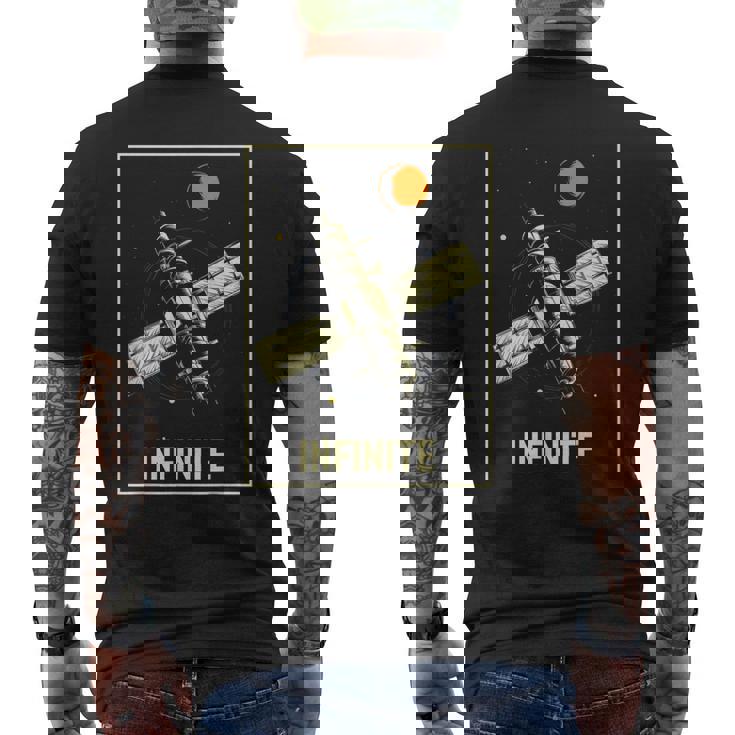 無限宇宙ステーション 衛星 宇宙 ヴィンテージ レトロ コスモス Infinitepacetationtar メンズTシャツ バックプリント