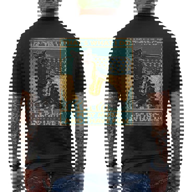 面白い レトロ 猫 演奏 サックス ヴィンテージ 音楽 メンズTシャツ バックプリント