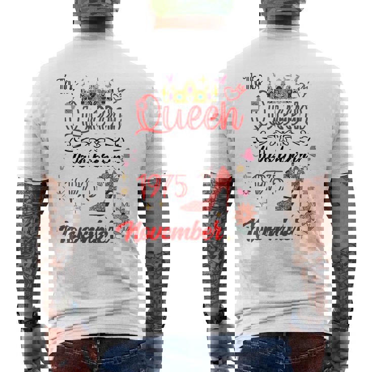 1975年11月 誕生日 この女王は1975年11月に生まれました メンズTシャツ バックプリント