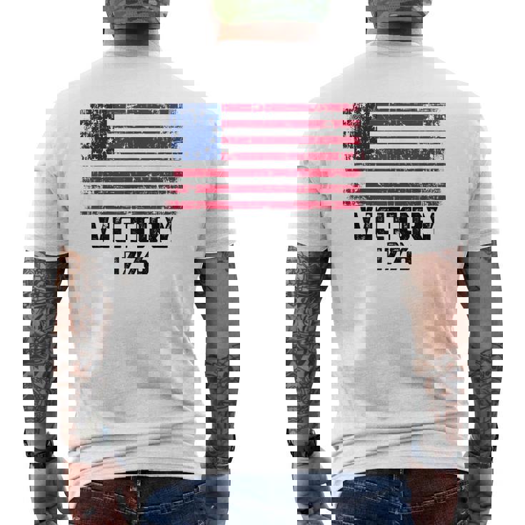 Victory 1776 愛国的 ベッツィー・ロス アメリカ国旗 星13個 メンズTシャツ バックプリント