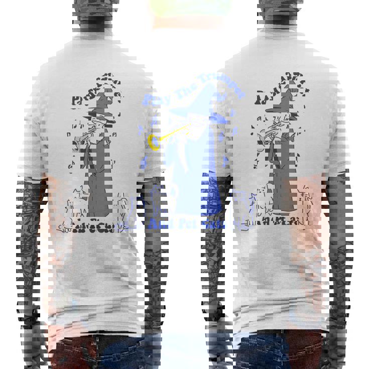 トランペットとペットの猫を弾く メンズTシャツ バックプリント