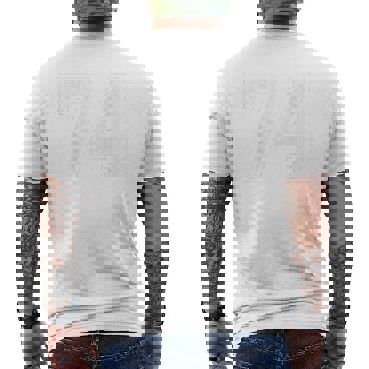 背面に74番。 メンズTシャツ バックプリント
