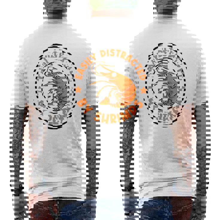 魚介類と海老に気を取られて 面白い海老 メンズTシャツ バックプリント