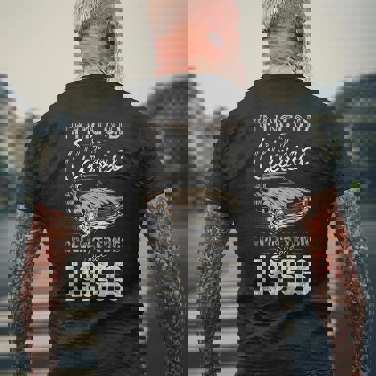 1956年生まれのクラシックカー 70歳の誕生日 メンズTシャツ バックプリント 高齢者への贈り物