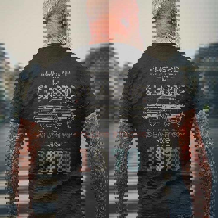 1970年生まれ、56歳の誕生日 クラシックカー メンズTシャツ バックプリント 高齢者への贈り物