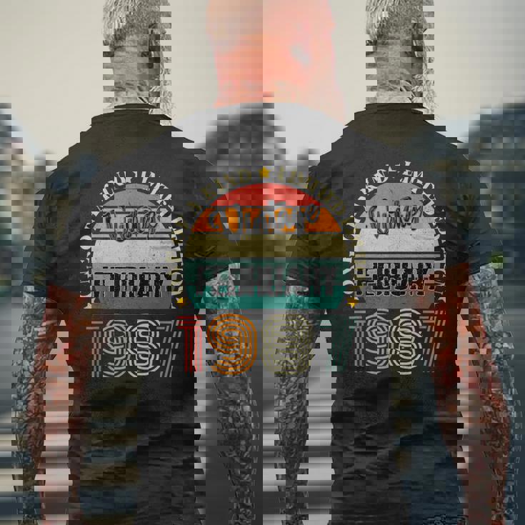 37歳 ヴィンテージ 1987年2月 37歳の誕生日 レトロ メンズTシャツ バックプリント 高齢者への贈り物