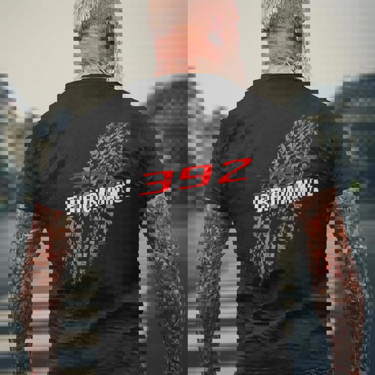 392 パフォーマンス 64 タイヤマーク レースカー メンズTシャツ バックプリント 高齢者への贈り物