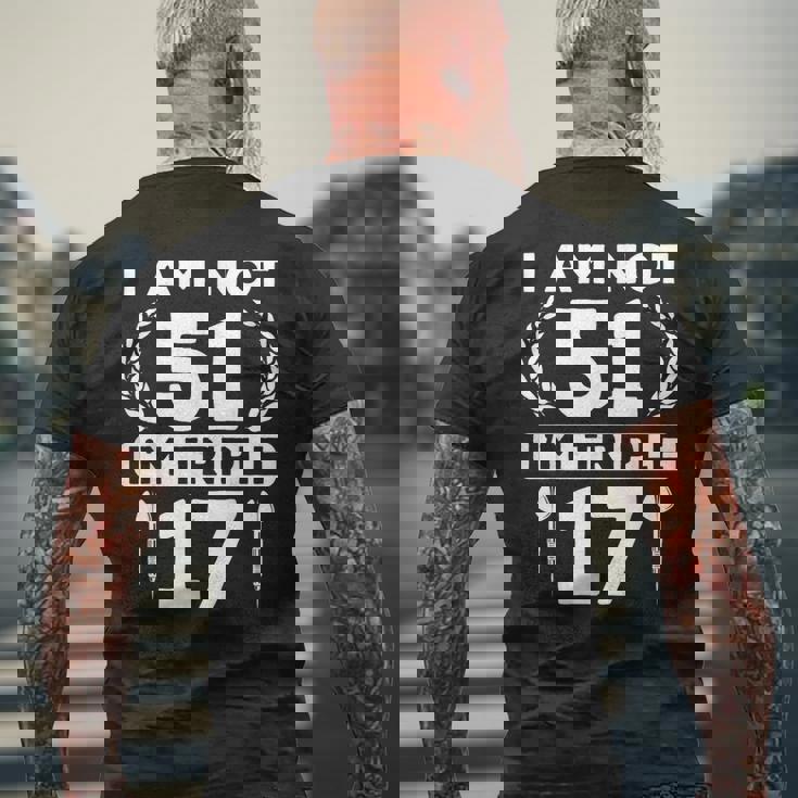 51歳の誕生日 ダーツプレイヤー おもしろダーツ メンズTシャツ バックプリント 高齢者への贈り物